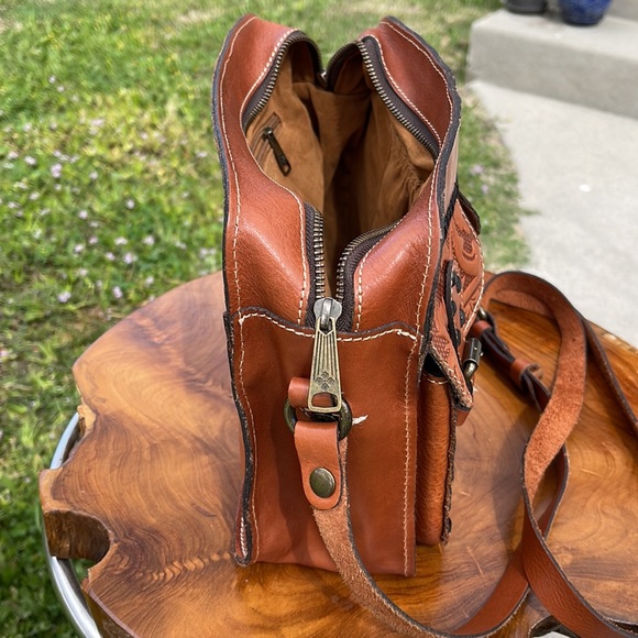 Patricia Nash bag tooled crossbody - Picture 5 of 5